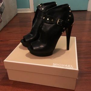 Michael Kors ailee open toe bootie heels size 9